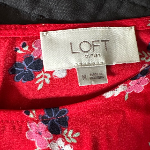 Loft Outlet red blouse with floral pattern, size medium - Picture 3 of 4